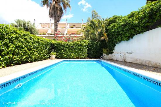  Casa pareada esquinera con piscina comunitaria en Urbanización Vallpineda de Sitges!!! - BARCELONA 