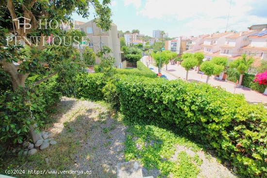 Casa pareada esquinera con piscina comunitaria en Urbanización Vallpineda de Sitges!!! - BARCELONA