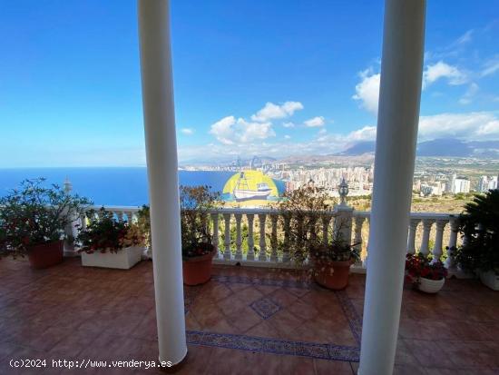 CHALET EXCLUSIVO 1ª LINEA DE LA PLAYA CON VISTAS PANORÁMICAS - ALICANTE