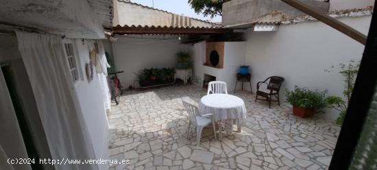 CASA CON GRAN PATIO EN VIRGEN DE LAS HUERTAS - MURCIA