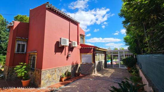 Chalet en Urbanización la Dehesilla - SEVILLA