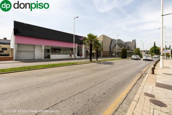  Espectacular nave comercial en Avenida Fernando de los Rios junto Hiperdeluz - GRANADA 