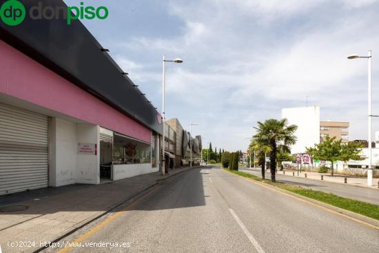 Espectacular nave comercial en Avenida Fernando de los Rios junto Hiperdeluz - GRANADA