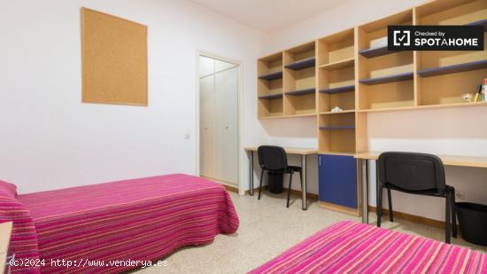 Se alquila habitación en piso de 1 dormitorio en Eixample, Barcelona - BARCELONA