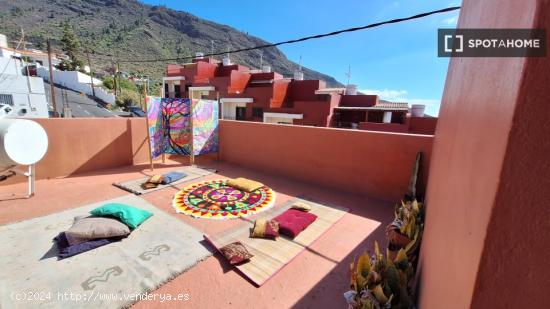 Se alquila habitación en casa de 4 dormitorios en Aroba - SANTA CRUZ DE TENERIFE