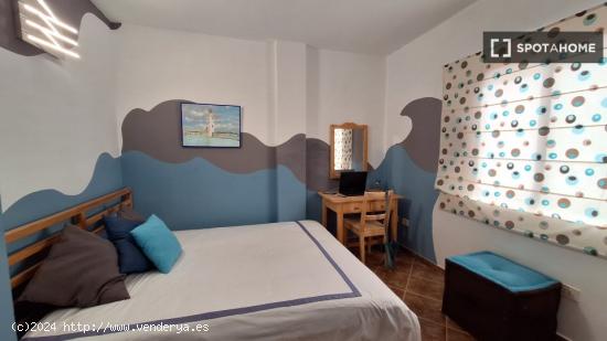 Se alquila habitación en casa de 4 dormitorios en Aroba - SANTA CRUZ DE TENERIFE