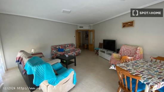 Apartamento completo de 2 dormitorios en Denia - ALICANTE