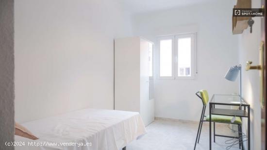 Se alquila habitación en apartamento de 3 dormitorios en Usera - MADRID