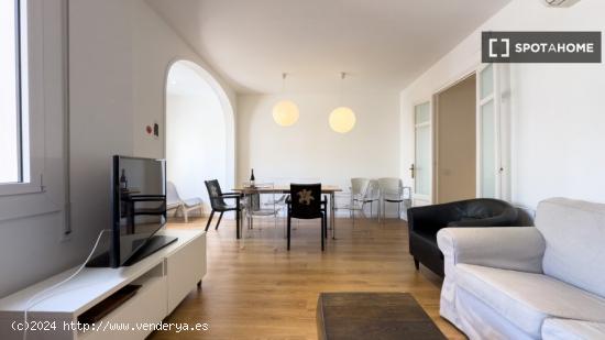 Piso entero de 4 habitaciones en barcelona. - BARCELONA