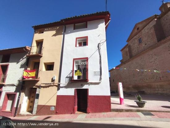  Interesante casa frente al Ayuntamiento de Aguarón. - ZARAGOZA 