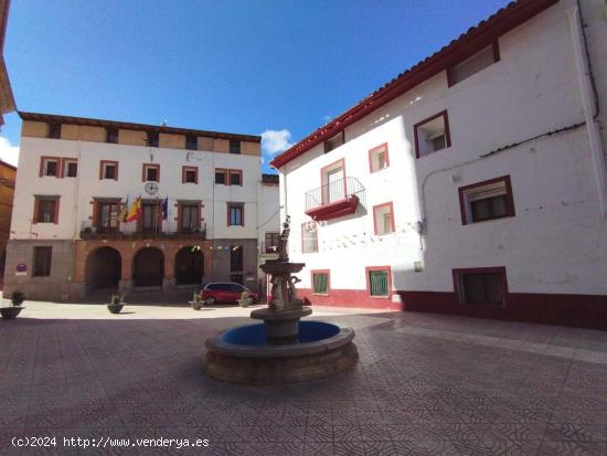 Interesante casa frente al Ayuntamiento de Aguarón. - ZARAGOZA