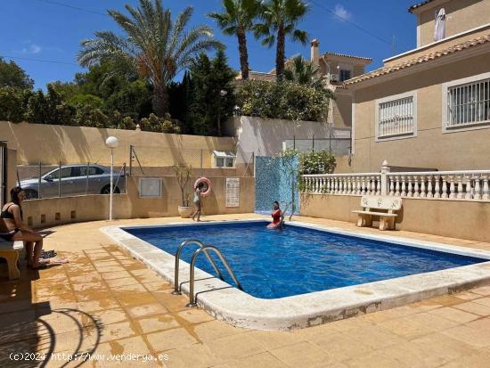 GRAN VILLA EN TORREVIEJA CON PISCINA COMUNITARIA, 3 HAB, 2 BAÑOS - ALICANTE