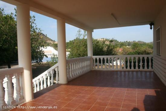 Chalet grande con Piscina y terreno amplio - VALENCIA