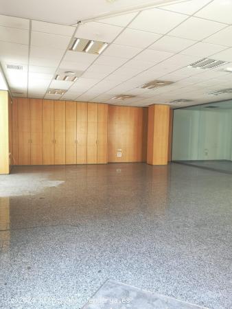 SE VENDE LOCAL COMERCIAL HACIENDO ESQUINA: AMPLIO, LUMINOSO Y CON GRAN POTENCIAL - ALICANTE