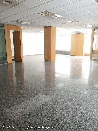 SE VENDE LOCAL COMERCIAL HACIENDO ESQUINA: AMPLIO, LUMINOSO Y CON GRAN POTENCIAL - ALICANTE