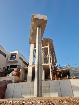 CHALET EN CONSTRUCCIÓN CON PISCINA FLOTANTE EN BOLNUEVO - MURCIA