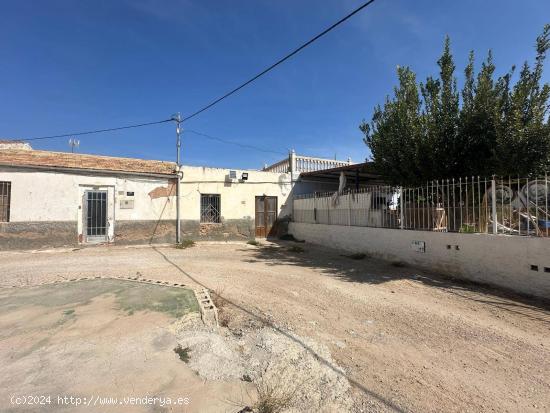 OPORTUNIDAD DE ADOSADO PARA REFORMAR EN VENTA, EN ELCHE - ALICANTE