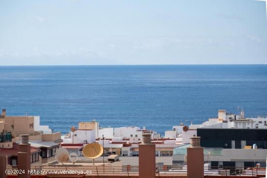 PISO EN VENTA EN EL CENTRO DE LAS PALMAS, A POCOS METROS DE LA PLAYA. - LAS PALMAS