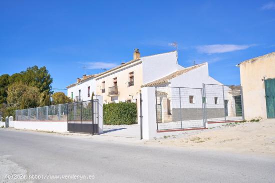 CORTIJO CERCA DE BENAMAUREL - GRANADA