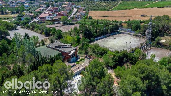 SANT ESTEVE SESROVIRES - ¡Ideal inversores! Antiguo complejo recreativo para reformar con piscinas 