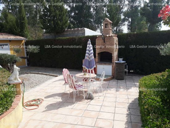 SE VENDE Espectacular chalet. - Linares