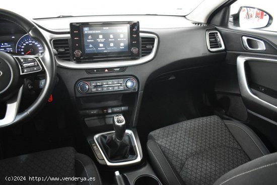 Kia XCeed 1.0 T-GDI DRIVE 120CV - Molins de Rei