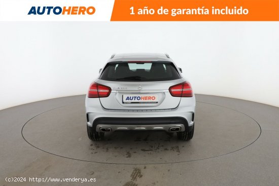 Mercedes GLA 200 AMG Line - 