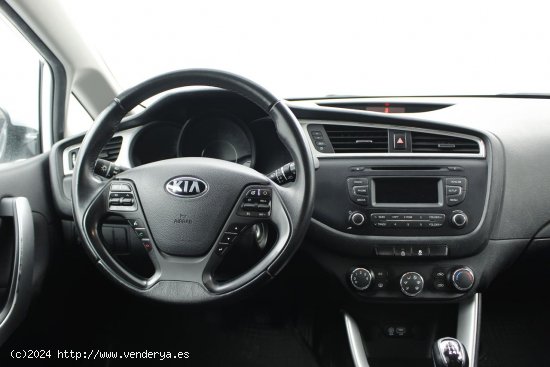 Kia Ceed 1.4 CRDI WGT CONCEPT 5P - 