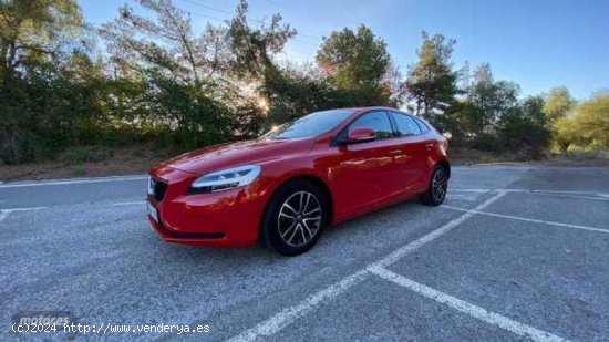 Volvo V 40 2.0 D2 MOMENTUM 5P de 2016 con 123.015 Km por 17.300 EUR. en Murcia