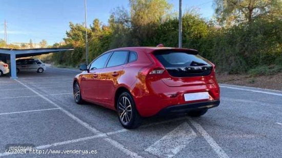 Volvo V 40 2.0 D2 MOMENTUM 5P de 2016 con 123.015 Km por 17.300 EUR. en Murcia