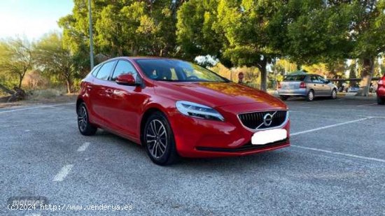 Volvo V 40 2.0 D2 MOMENTUM 5P de 2016 con 123.015 Km por 17.300 EUR. en Murcia