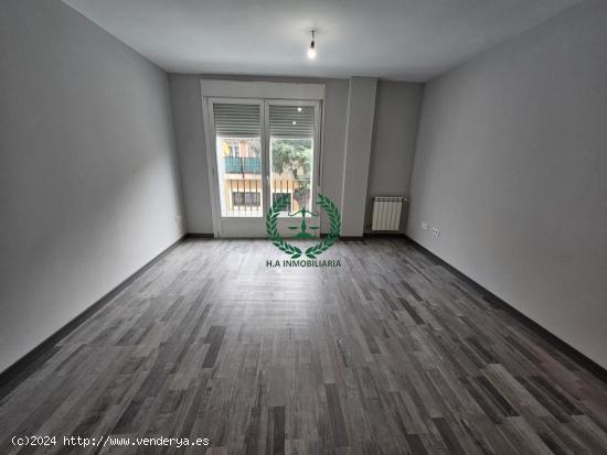 PISO EN VENTA EN EL MOLAR, CON GARAJE INCLUÍDO. - MADRID