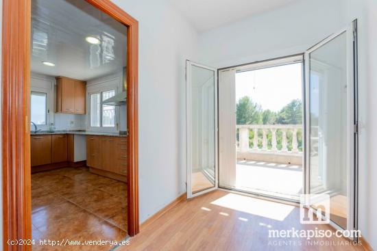 Se vende casa en Albarrosa. - BARCELONA