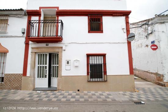 Casa de esquina para reformar en Lobón - BADAJOZ