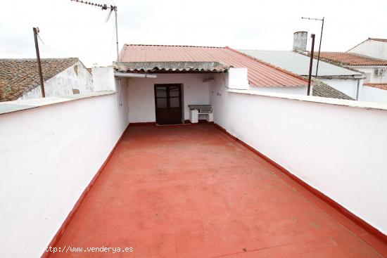 Casa de esquina para reformar en Lobón - BADAJOZ