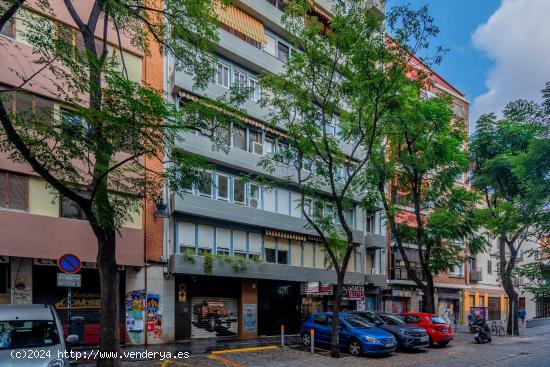 ¡Vivienda única en el corazón de Valencia espera por ti! - VALENCIA