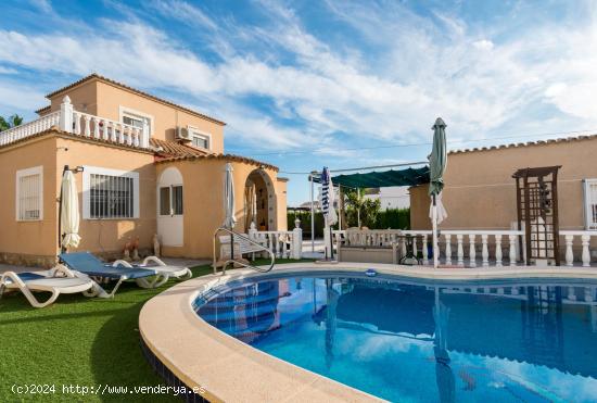 Chalet en Urbanización San Luis, Torrevieja - ALICANTE