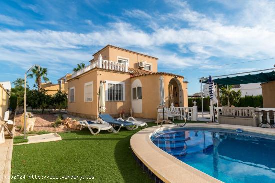 Chalet en Urbanización San Luis, Torrevieja - ALICANTE