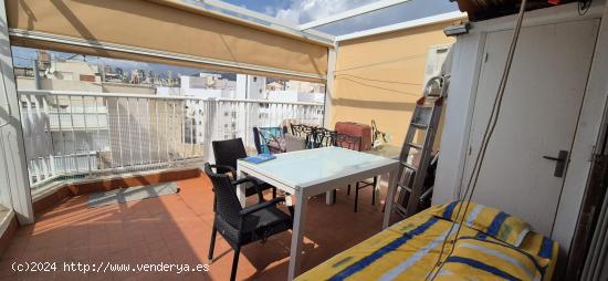 ÁTICO EN EL CENTRO DE BENIDORM CON GRAN TERRAZA Y VISTAS DESPEJADAS A 170M DE LA PLAYA - ALICANTE