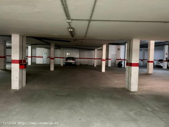 SE ALQUILA PLAZA DE PARKING PARA TODO EL AÑO - ALMERIA