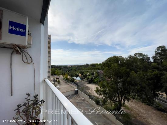 Piso con balcón y piscina comunitaria en Playa San Juan - ALICANTE