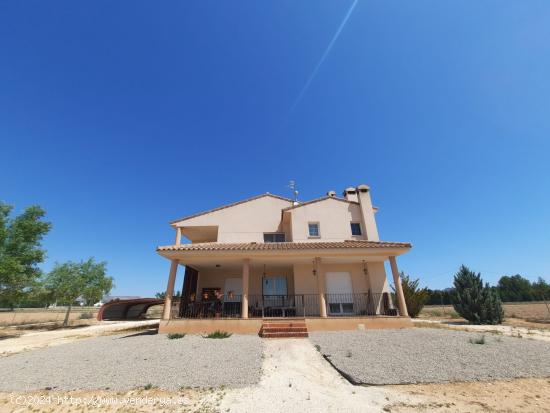  EXCELENTE CHALET CON ACABADOS DE PRIMERAS CALIDADES - ALBACETE 