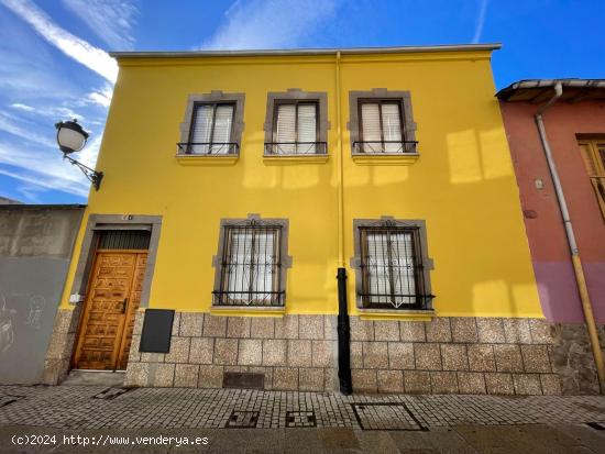  SE VENDE CASA CON TERRENO EN CASCO ANTIGUO - LEON 