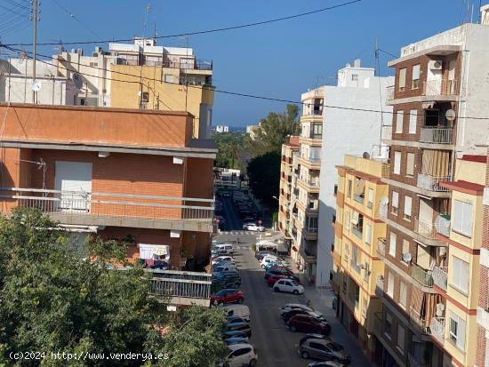 Piso de cuatro dormitorios en Oliva - VALENCIA