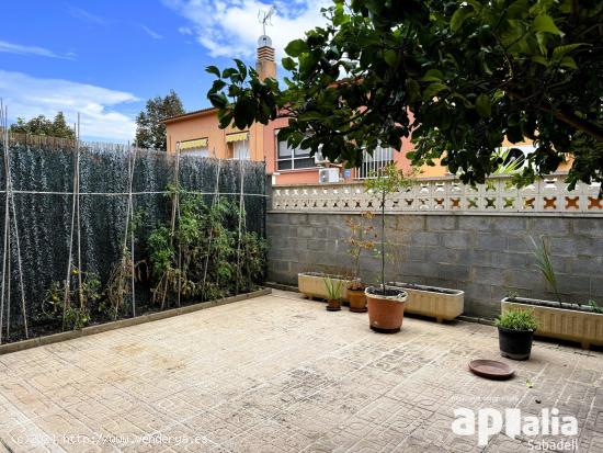 CASA UNIFAMILAR JUNTO A CAN LLONG. 4 HABITACIONES, 2 TERRAZAS + PATIO DE 36M2 y GARAJE - BARCELONA