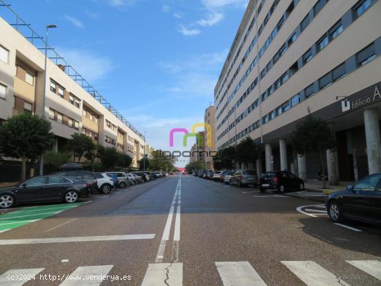 ¡LOCAL EN BRUTO EN ZONA CON MUCHA PROYECCIÓN!! - BADAJOZ