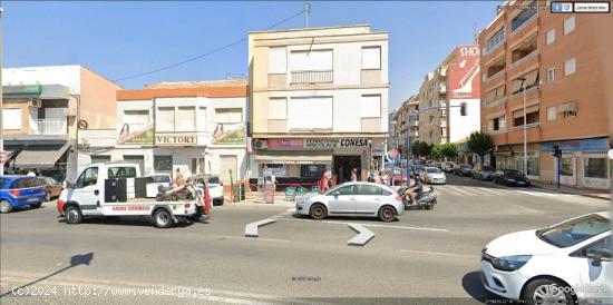 CASA CON TERRENO PARA CONSTRUIR EN CENTRO DE TORREVIEJA - ALICANTE