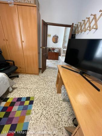 SE VENDE CASA INDEPENDIENTE EN ZONA CERCANA A CENTRO - CADIZ