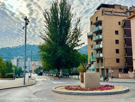  Oportunidad única de alquiler de local comercial en edificio histórico en Martorell. - BARCELONA 