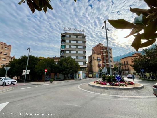 Oportunidad única de alquiler de local comercial en edificio histórico en Martorell. - BARCELONA